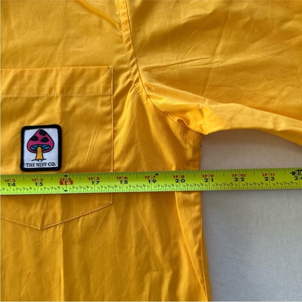 š Men's Neff Button Up - Picture 6 of 6